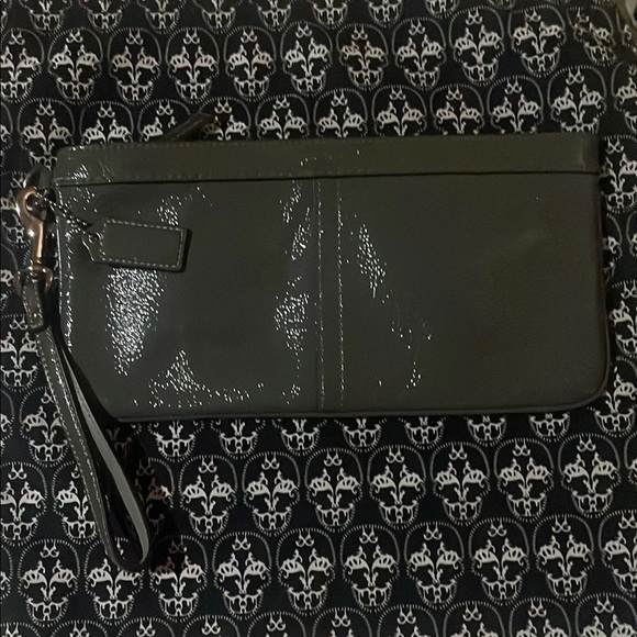 COACH LNC Patent Leather Wristlet BEAUTIFUL. Better in person. RARE TRUE GRAY. - Picture 1 of 9